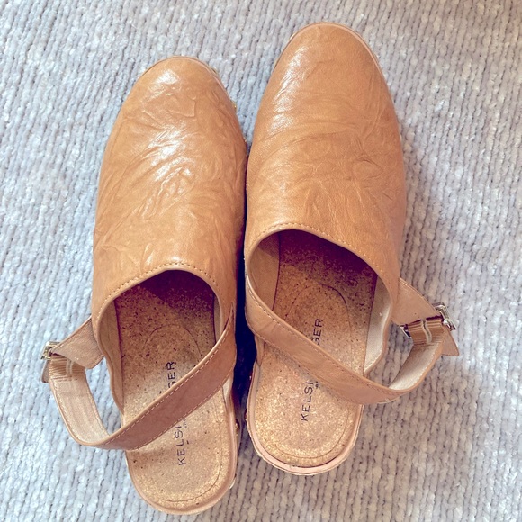 Kelsi Dagger Brooklyn Warehouse Clogs, Adjustable, Brown, Gold Studs, Size 8 - Picture 4 of 9